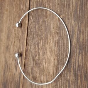 Silver tone ball cuff‎ bracelet B0604